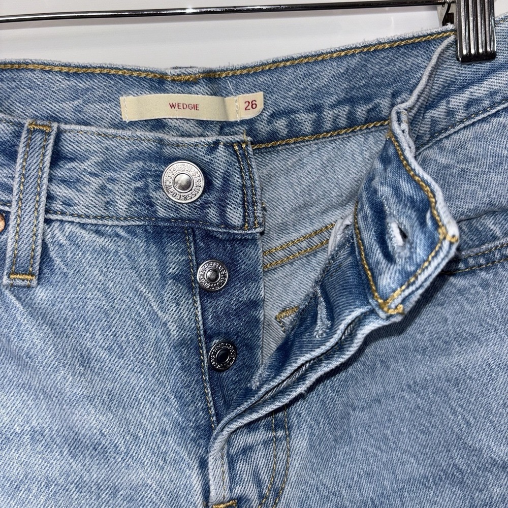 Levi's Wedgie Fit Distressed Knee High Rise Cotton Denim Jeans Size 26 - Picture 3 of 13